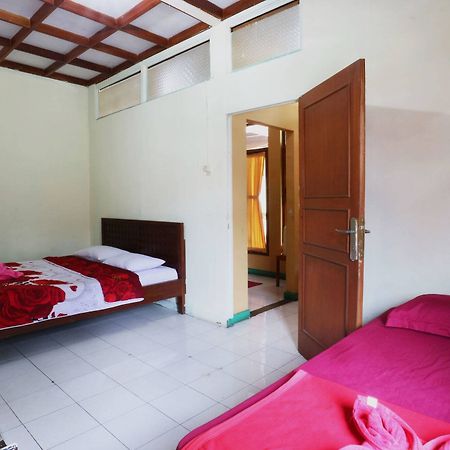 Hotel Arjuna Tjisarua Exterior foto